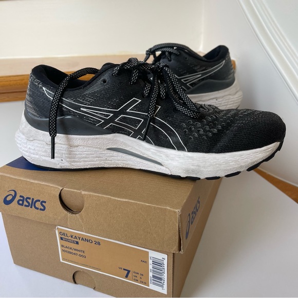 Used Asics Kayano 28 Womens Running Shoes - Black / white . Stability shoe - Picture 13 of 15